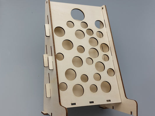 Houten achterkant en gatenbaan met zijkanten gemonteerd; voor DIY knutselen op een kinderfeestje.