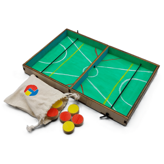 Knutselen voor kinderen met knutselpakket Schuivende Schijven – eindresultaat van een houten schuifspel, zelfgemaakt door kinderen