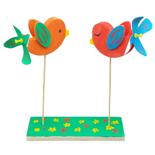 Knutselen voor kinderen met knutselpakket Vrolijke Vogels– eindresultaat van een houten knutsel, zelfgemaakt door kinderen