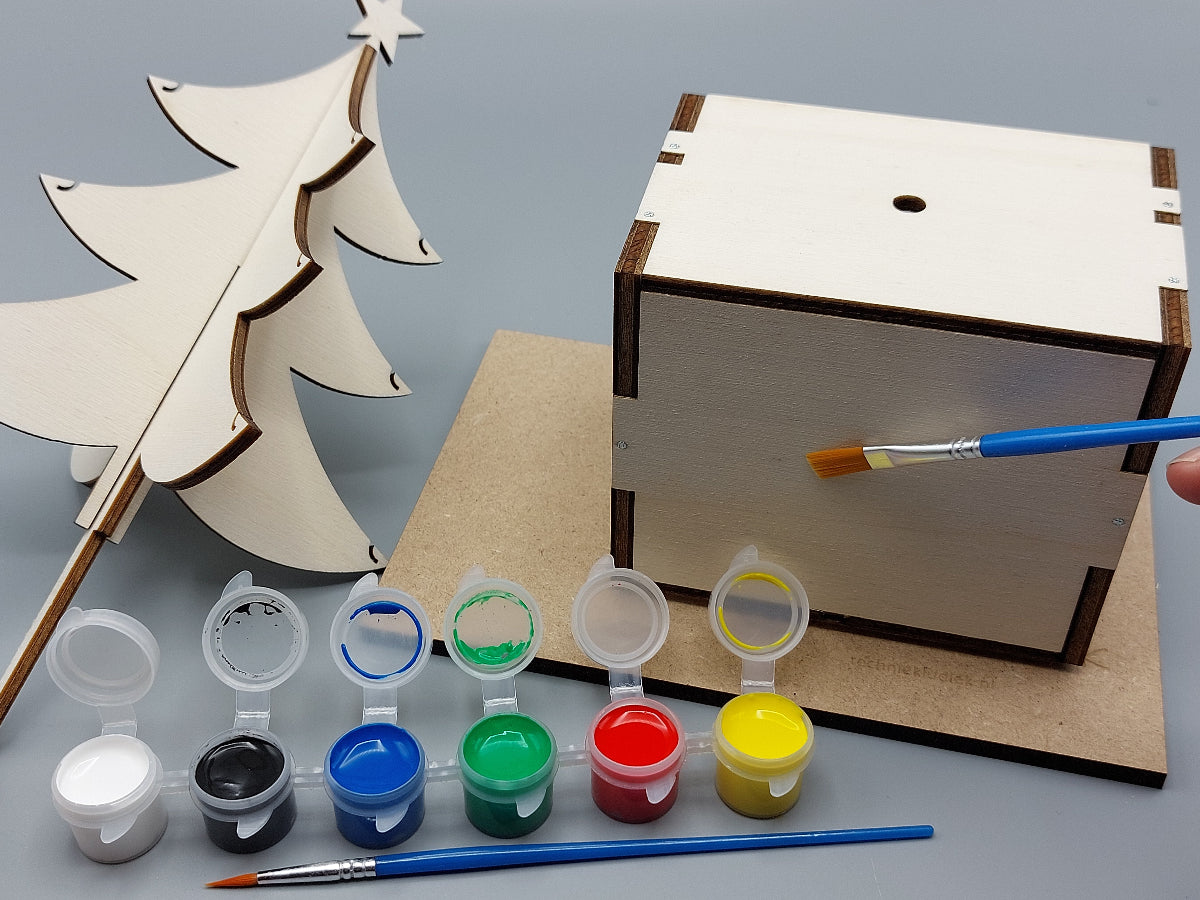 Knutselpakket voor kinderen: kerstboom verven en decoreren na de montage