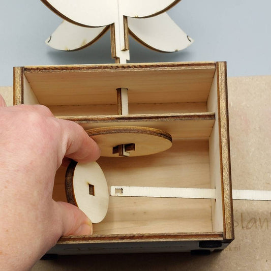 Knutselen met kerst: zo werkt de Klingelende Kerstboom