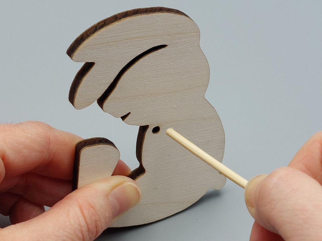Haas figuur met stokje – knutselpakket montage
