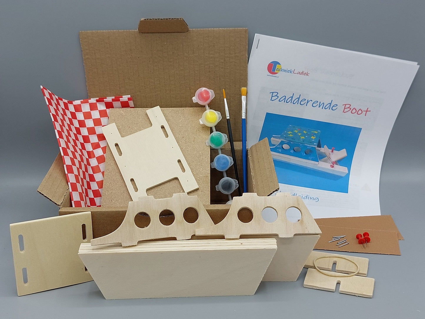 Knutselen voor kinderen met knutselpakket Badderende Boot – inhoud met houten onderdelen, spijkertjes en een duidelijke handleiding