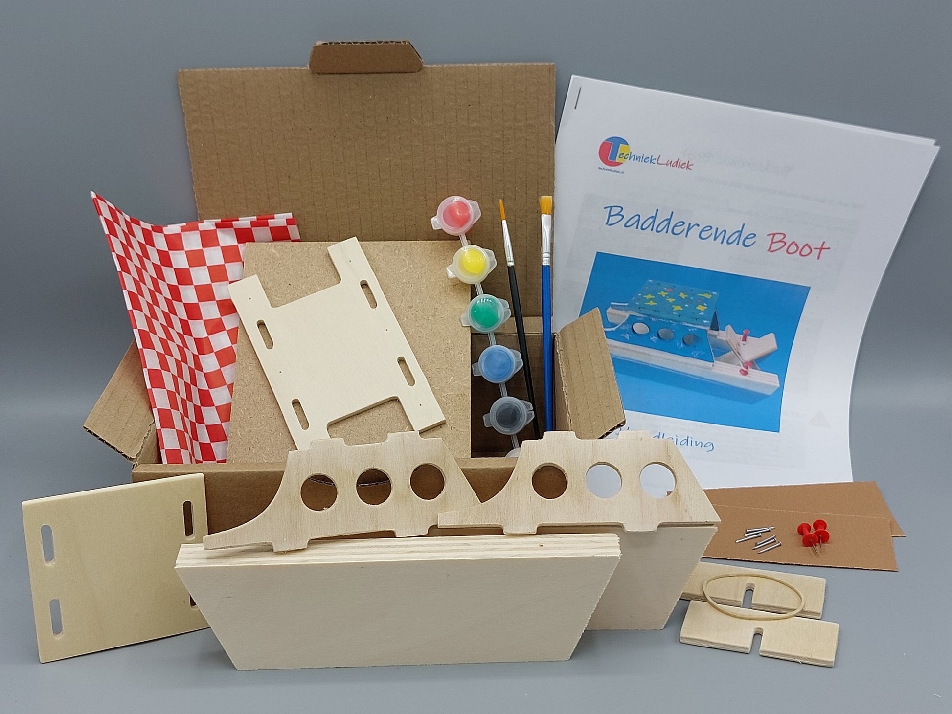 Knutselen voor kinderen met knutselpakket Badderende Boot – inhoud met houten onderdelen, spijkertjes en een duidelijke handleiding