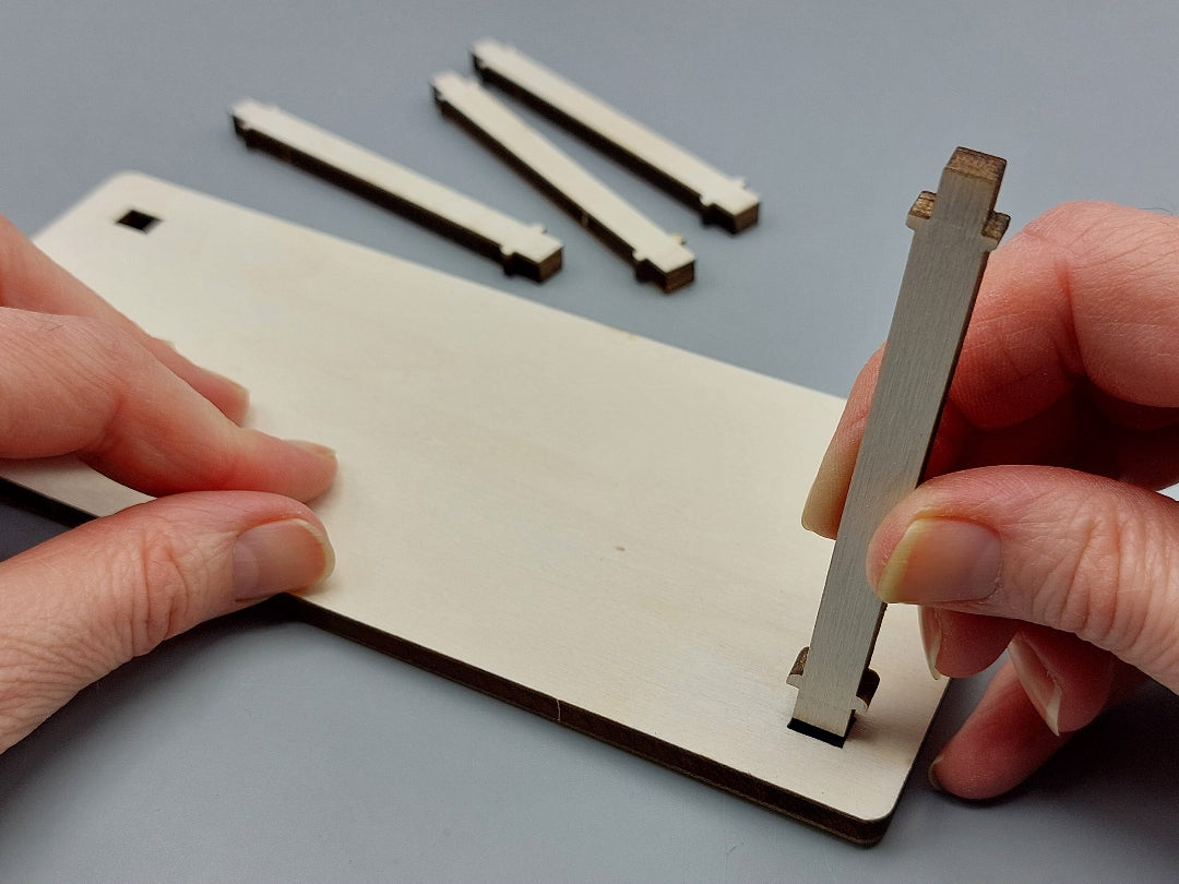 Onderdelen monteren – makkelijk knutselen voor kleuters zonder timmeren