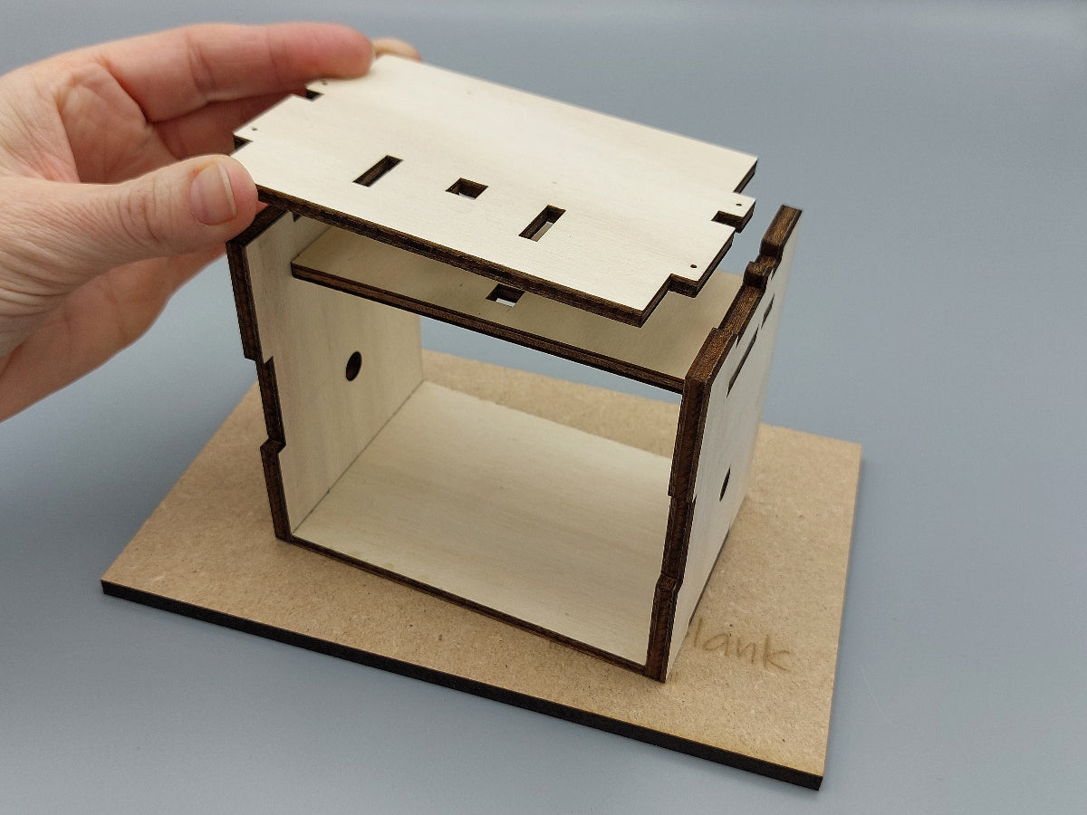 Montage van het houten knutselpakket Slimme Sint